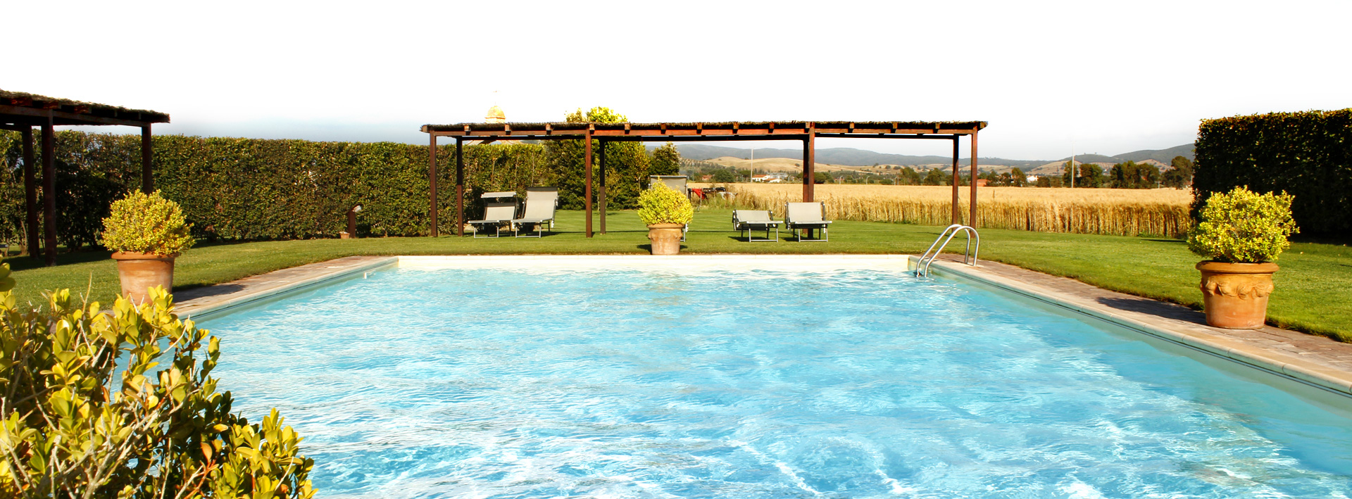 AGRITURISMO GIUNCOLA E GRANAIOLO AGRITURISMO E RISTORANTE IN MAREMMA TOSCANA - ALBERESE LA PISCINA