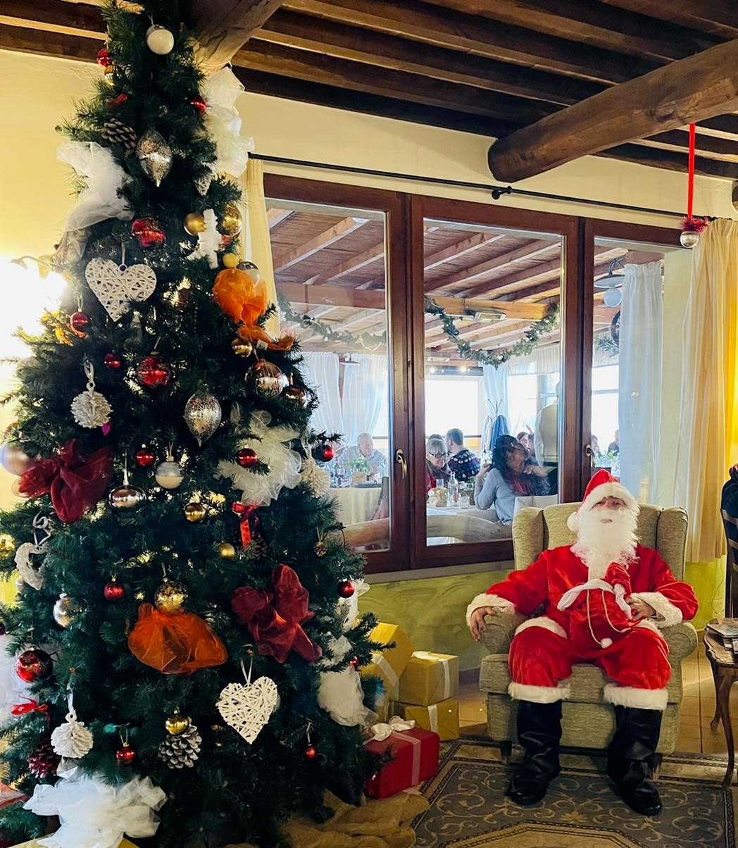 Babbo Natale all'Agriturismo Giuncola e Granaiolo Pranzo di Natale 2025